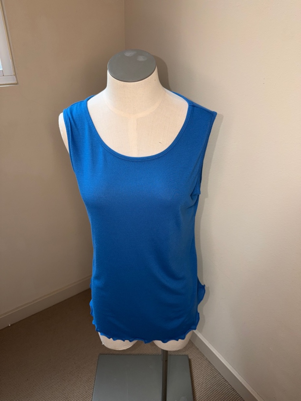 EUC Lettuce Leaf A Walk in the Park Scoop Neck Women's Tank Top Medium